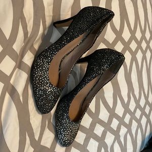 Vince Camuto Stingray pumps